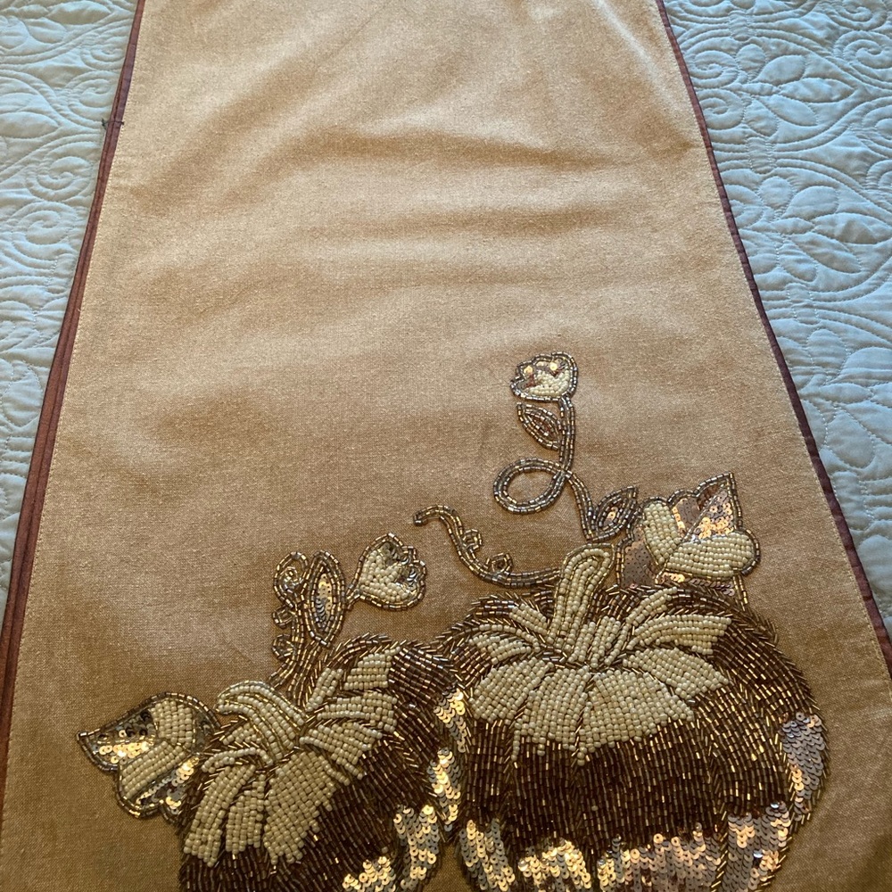 Nicole Miller Fall Table Runner- new.